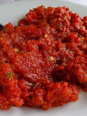 Acılı ezme meze tarifi