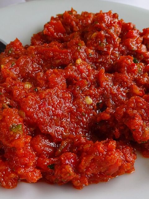 Acılı ezme meze tarifi