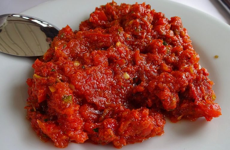 Acılı ezme meze tarifi